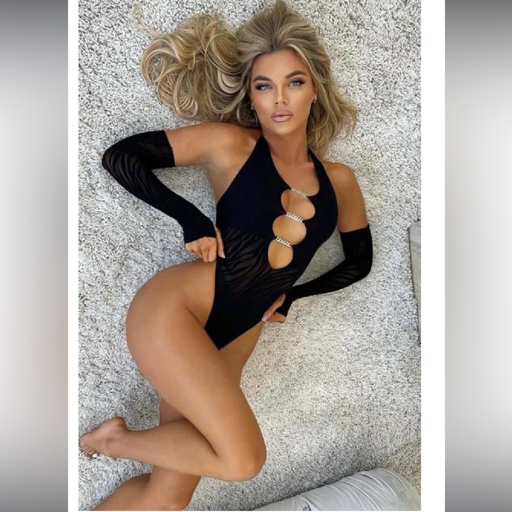 "A Dime Piece Seamless Glove Bodysuit"
